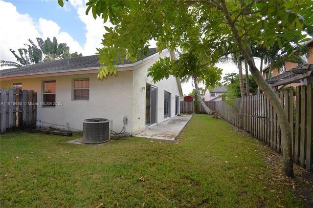 3081 NW 123rd Ave, Sunrise, FL 33323