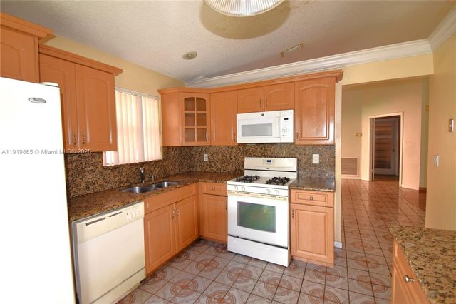 3081 NW 123rd Ave, Sunrise, FL 33323