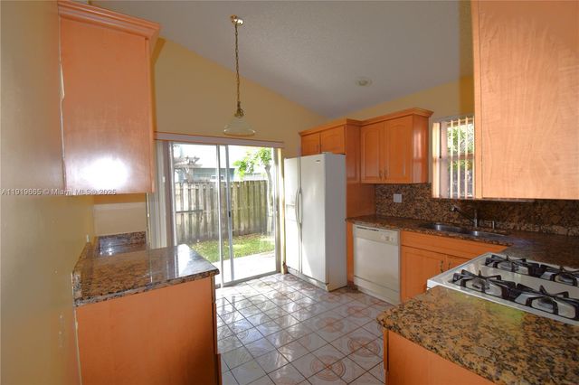 3081 NW 123rd Ave, Sunrise, FL 33323