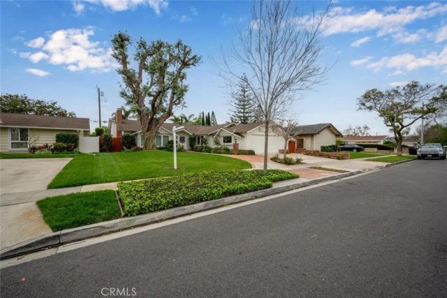 2692 Salmon Drive, Rossmoor, CA 90720