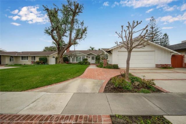 2692 Salmon Drive, Rossmoor, CA 90720