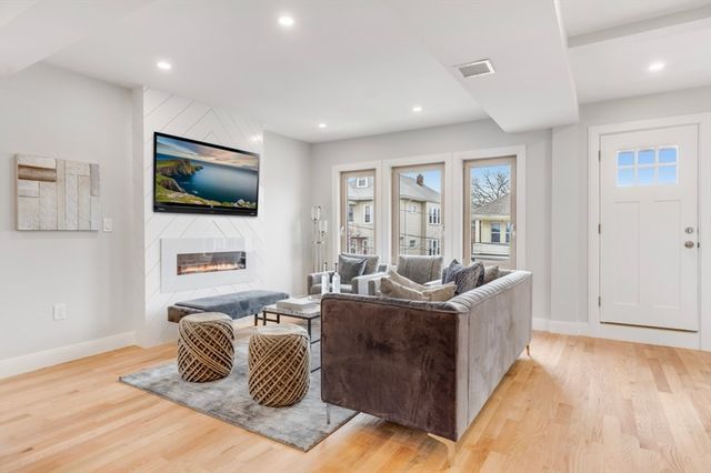 15 Melville 15, Somerville, MA 02145