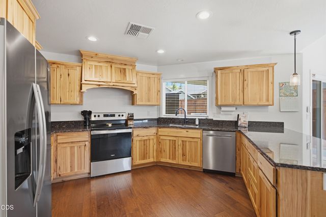 2036 SW Truman Way, Grants Pass, OR 97526
