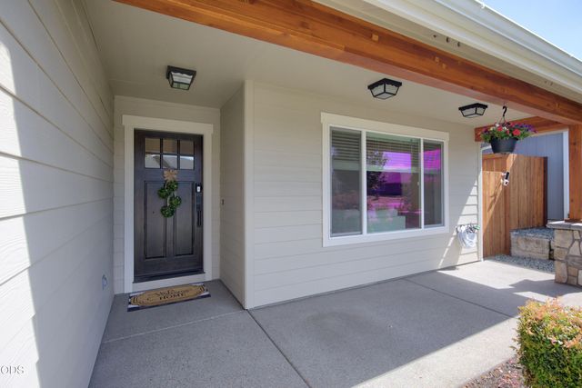 2036 SW Truman Way, Grants Pass, OR 97526
