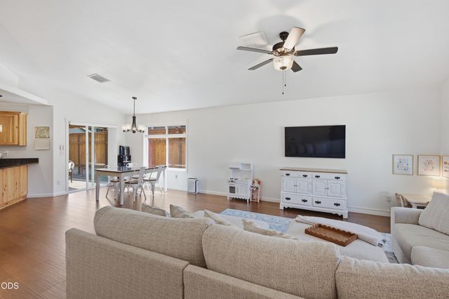 2036 SW Truman Way, Grants Pass, OR 97526
