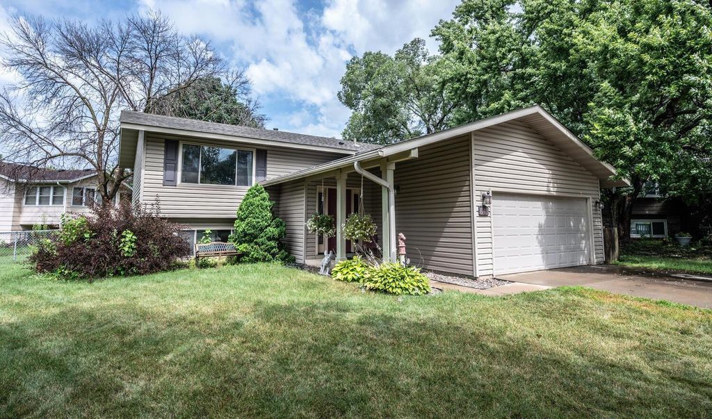 8233 Georgia Court N, Brooklyn Park, MN 55445