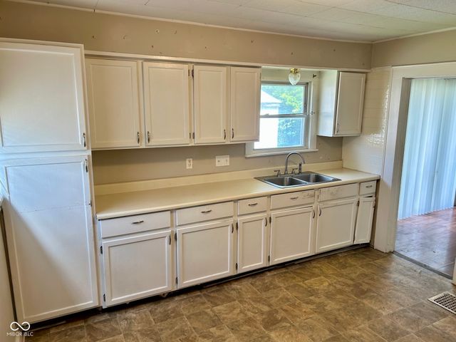 5413 Greenfield Avenue, Indianapolis, IN 46219