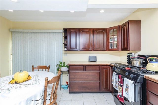 9 Beaver Lake Road, Derry, NH 03038
