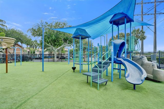 8721 Wiles Rd 101, Coral Springs, FL 33067