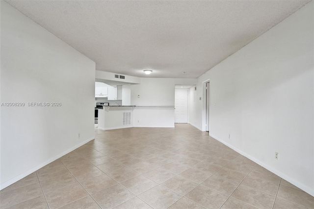 8721 Wiles Rd 101, Coral Springs, FL 33067