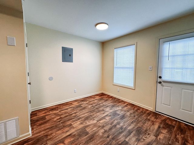 108 Coyote Ct Apt 5, Clarksville, TN 37043