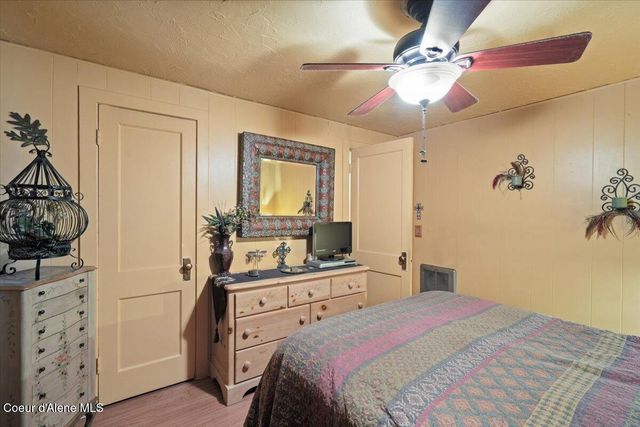 301 Third St, Osburn, ID 83849