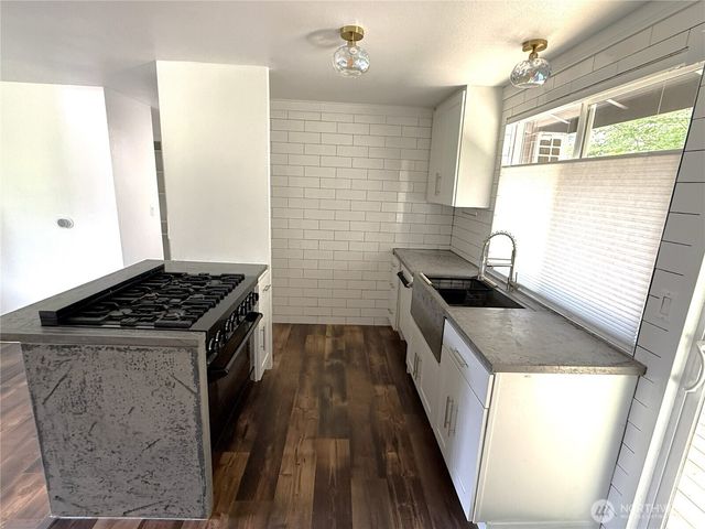 6011 185th Street SW, Lynnwood, WA 98037