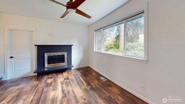 6011 185th Street SW, Lynnwood, WA 98037