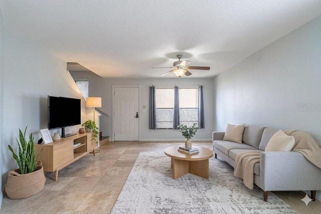 Image 4 of property listing at 1712 SILVER CREEK COURT 99, Orlando, FL 32807