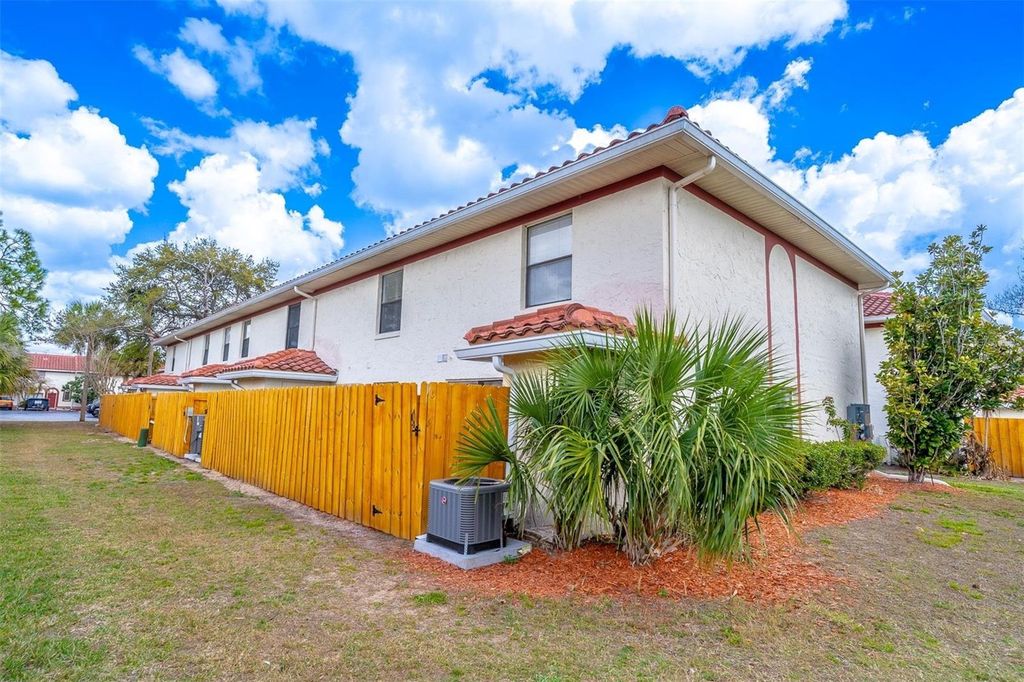 Image 33 of property listing at 1712 SILVER CREEK COURT 99, Orlando, FL 32807