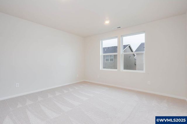 356 Greencrest St NE, Salem, OR 97301