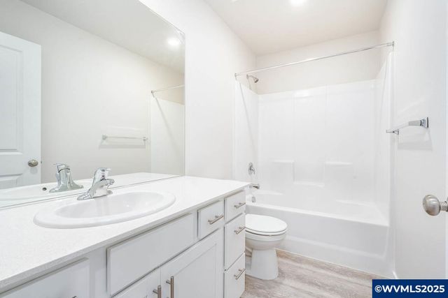 356 Greencrest St NE, Salem, OR 97301