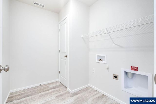 356 Greencrest St NE, Salem, OR 97301