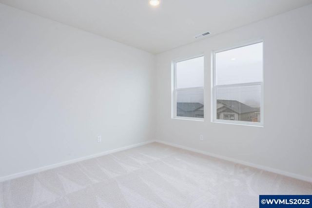 356 Greencrest St NE, Salem, OR 97301