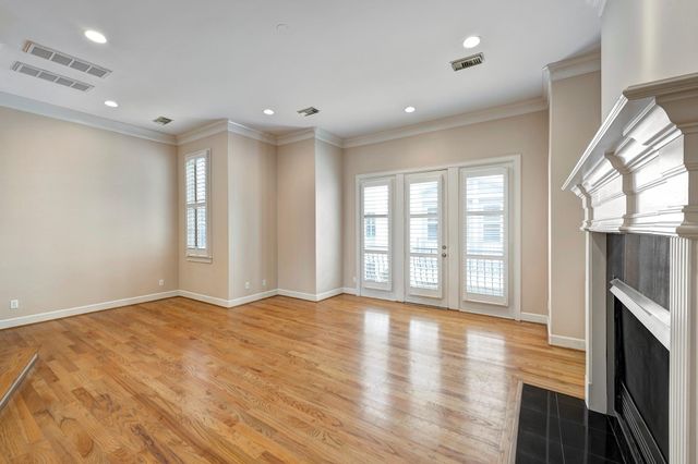 1523 Haddon B, Houston, TX 77006