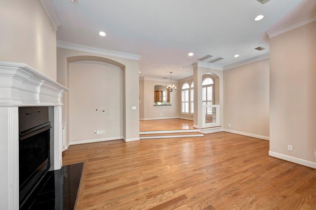 1523 Haddon B, Houston, TX 77006