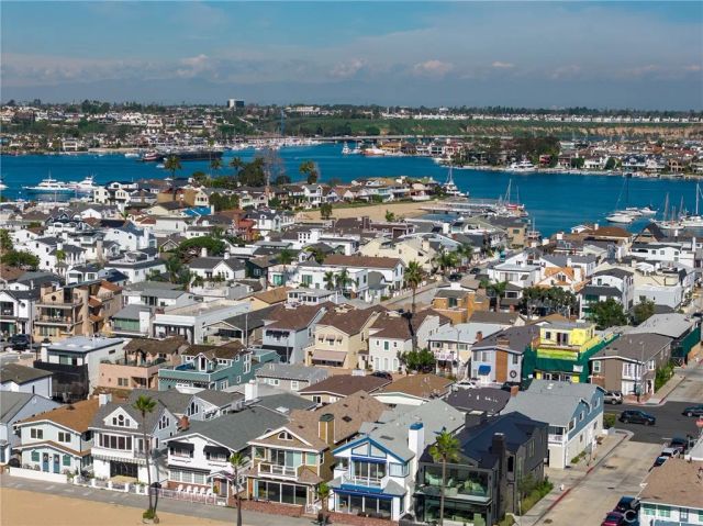 208 E Balboa, Newport Beach, CA 92661