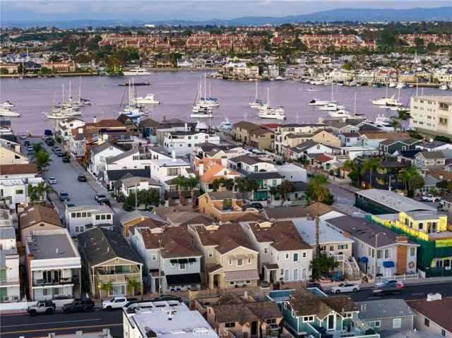 208 E Balboa, Newport Beach, CA 92661