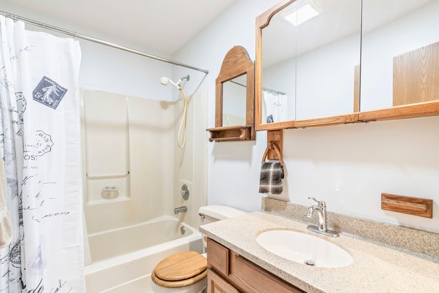 37440 N Lake Shore Drive, Lake Villa, IL 60046