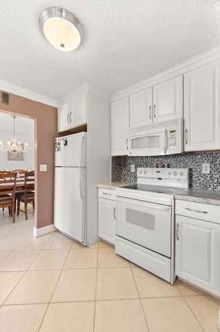 2081 SW 12th Avenue, Boynton Beach, FL 33426