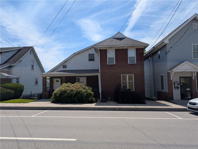 32 S 3rd St, Youngwood, PA 15697
