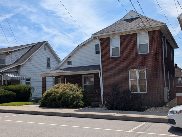 32 S 3rd St, Youngwood, PA 15697