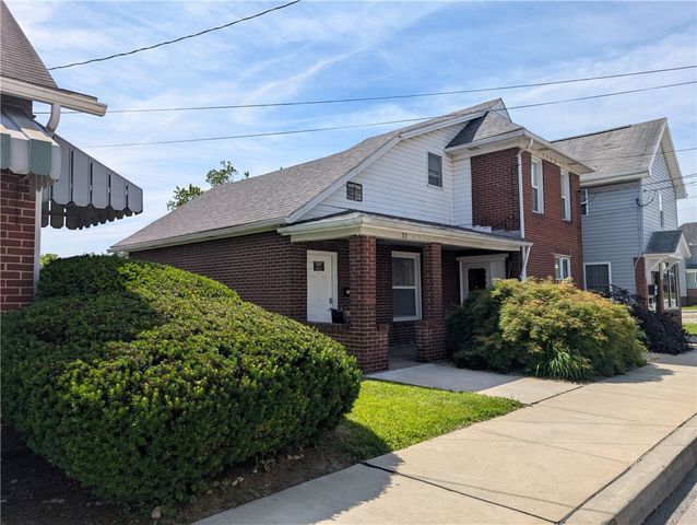 32 S 3rd St, Youngwood, PA 15697