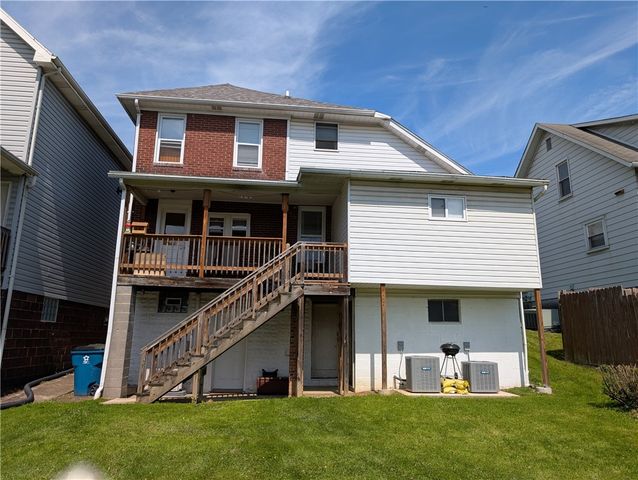 32 S 3rd St, Youngwood, PA 15697