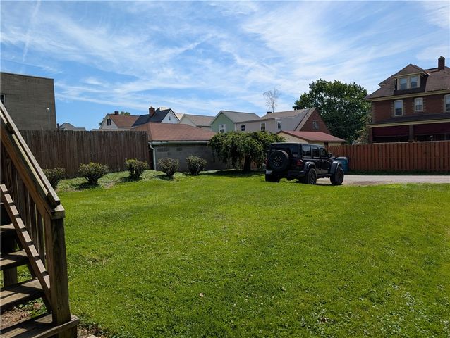 32 S 3rd St, Youngwood, PA 15697