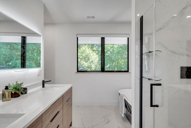 1242 Beacon St 1242, Newton, MA 02468
