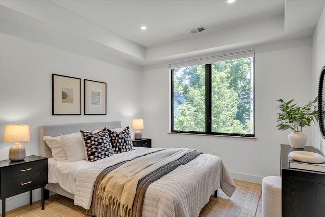 1242 Beacon St 1242, Newton, MA 02468