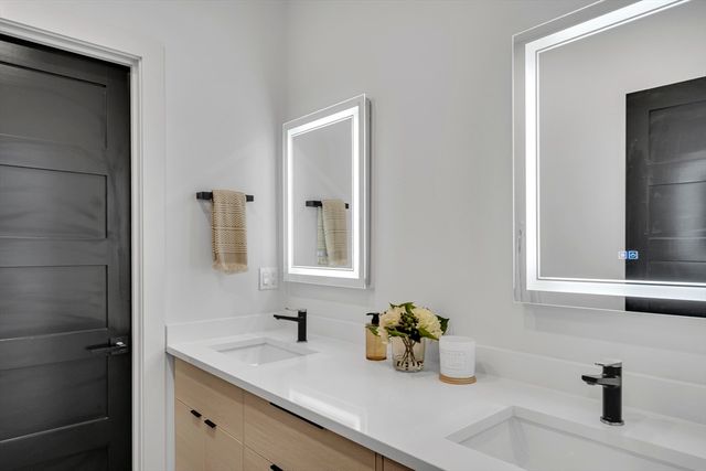1242 Beacon St 1242, Newton, MA 02468