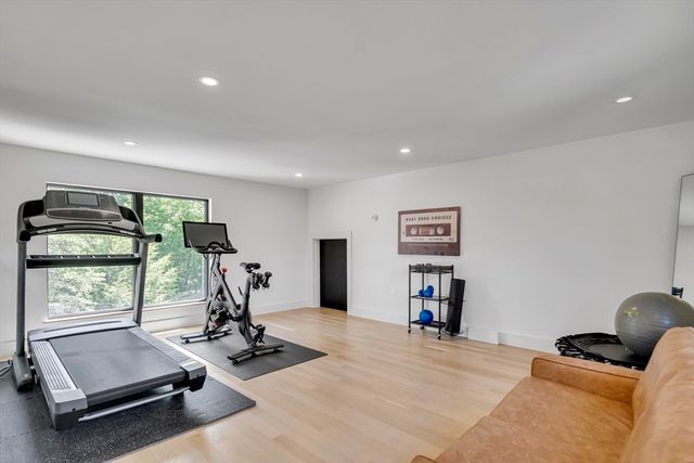 1242 Beacon St 1242, Newton, MA 02468