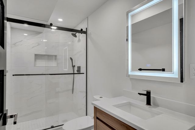1242 Beacon St 1242, Newton, MA 02468