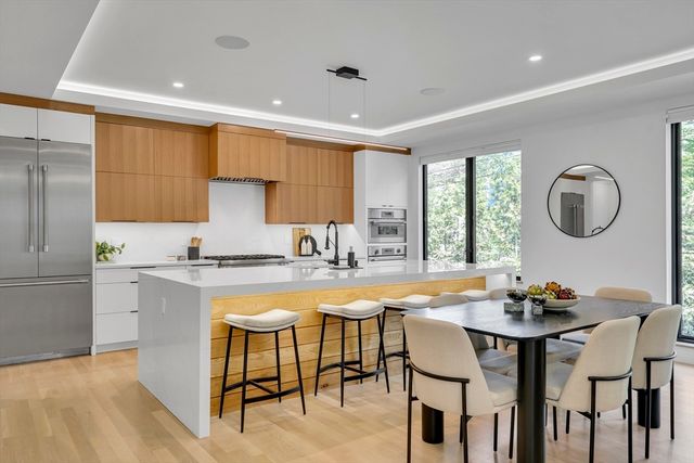1242 Beacon St 1242, Newton, MA 02468