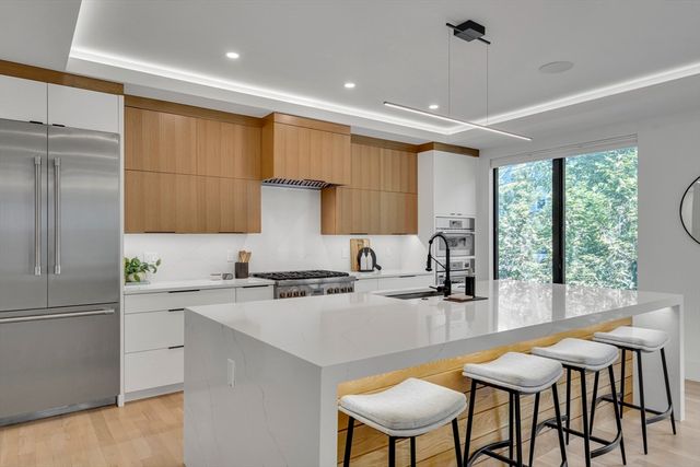 1242 Beacon St 1242, Newton, MA 02468