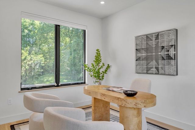 1242 Beacon St 1242, Newton, MA 02468