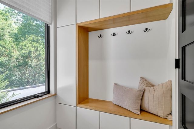 1242 Beacon St 1242, Newton, MA 02468