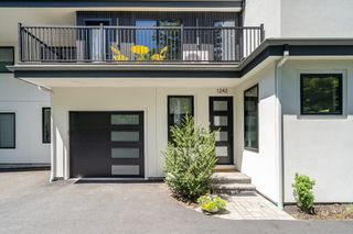 1242 Beacon St 1242, Newton, MA 02468