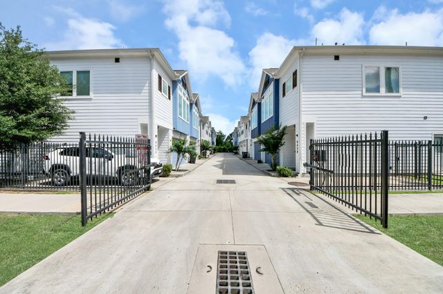 9448 Kerrwood Lane, Houston, TX 77080