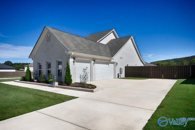 8114 Goose Ridge Drive, Owens Cross Roads, AL 35763