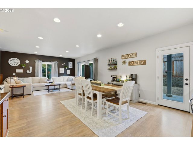 346 Sw MT MAZAMA St, Mc Minnville, OR 97128