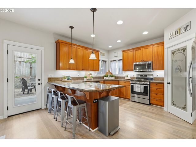 346 Sw MT MAZAMA St, Mc Minnville, OR 97128
