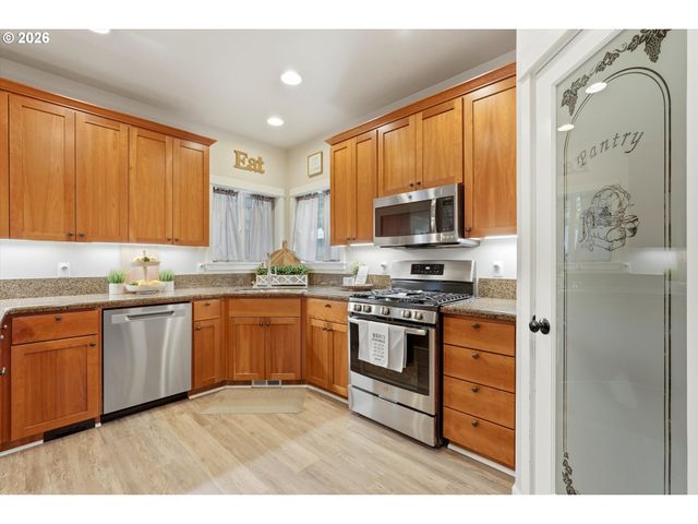 346 Sw MT MAZAMA St, Mc Minnville, OR 97128